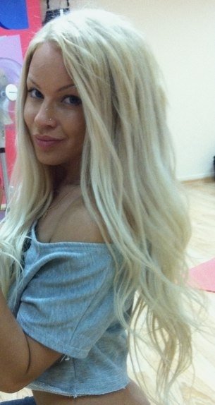 Девушка ждет в гости мужчину в е Девушка ждет в гости мужчину в е