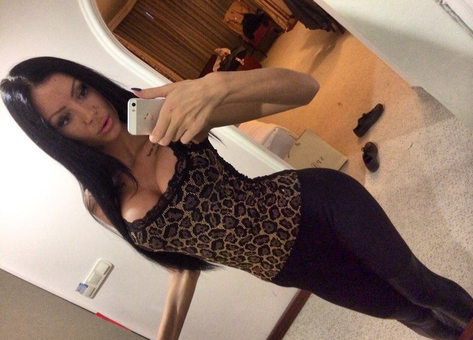 Я теку, кто приедет удовлетворит мое желание. Девушка ждет парня в е Я теку, кто приедет удовлетворит мое желание. Девушка ждет парня в е