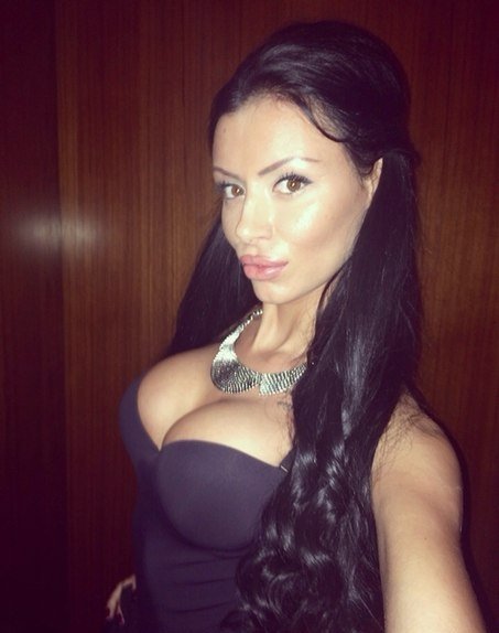 Я теку, кто приедет удовлетворит мое желание. Девушка ждет парня в е Я теку, кто приедет удовлетворит мое желание. Девушка ждет парня в е