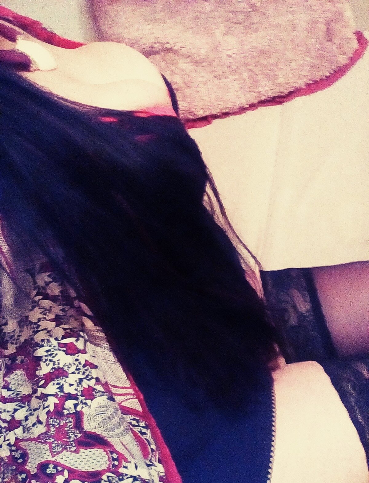 Девушка, ищу мужчину, тщу тайную любовь Девушка, ищу мужчину, тщу тайную любовь