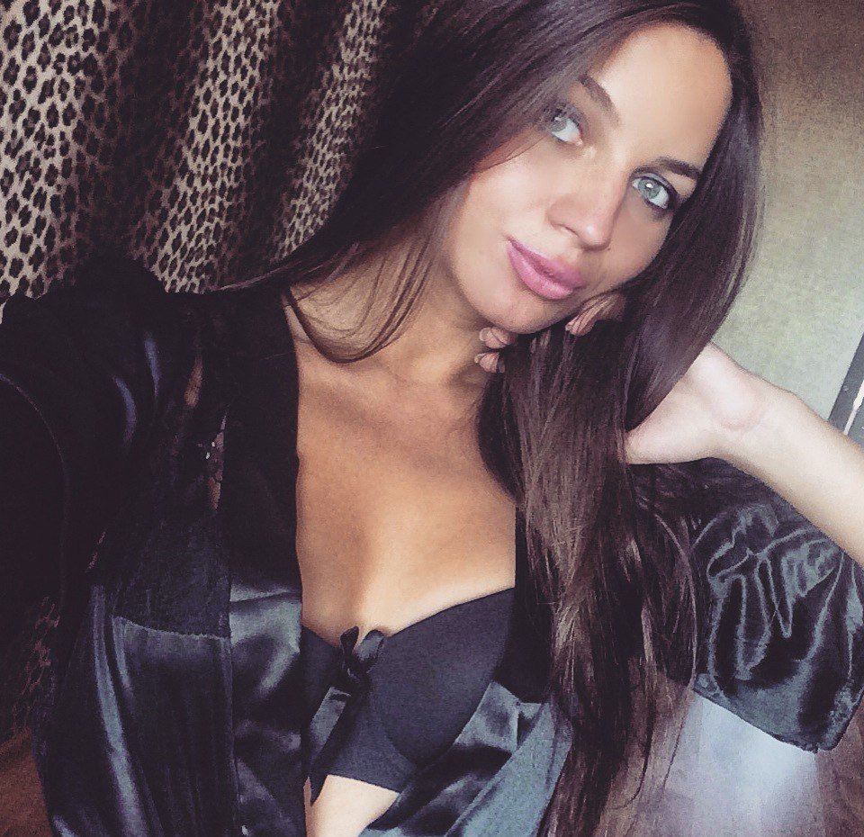 Девушка с хорошей внешностью, ищу молодого человека для секса Девушка с хорошей внешностью, ищу молодого человека для секса