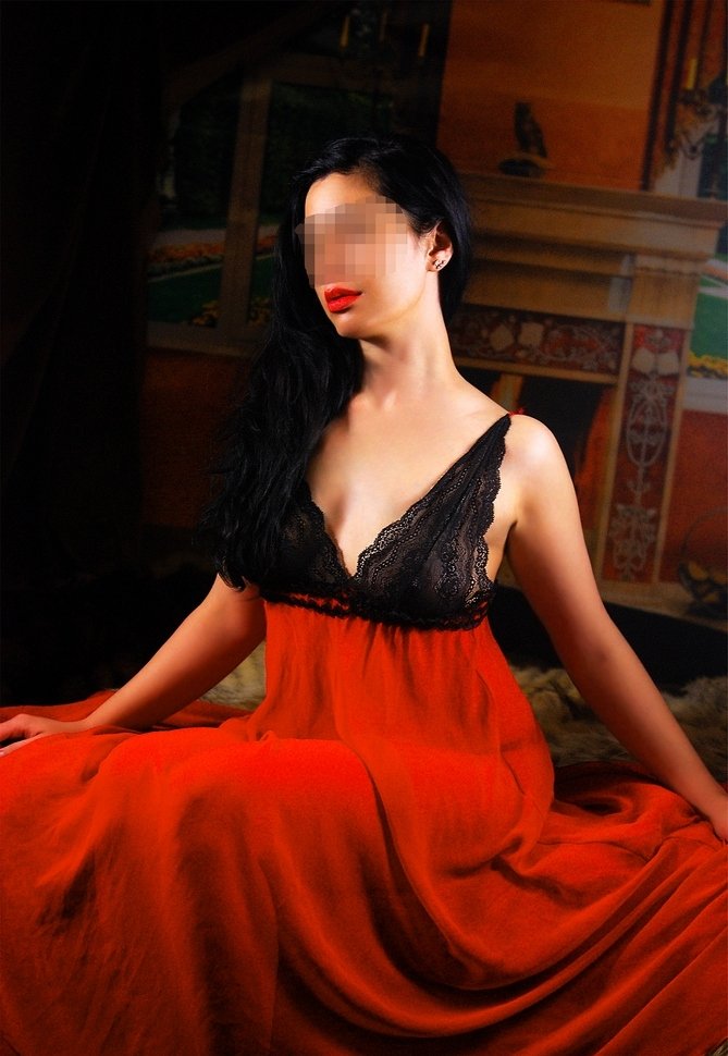 Очаровательная девушка соблазнительных форм ищет мужчину в е Очаровательная девушка соблазнительных форм ищет мужчину в е