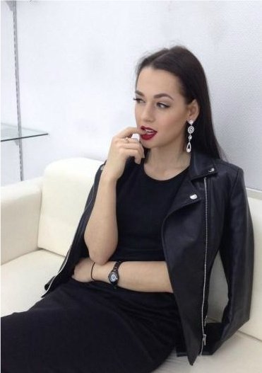 Симпатичная брюнетка пригласит в гости для секса мужчину из Симпатичная брюнетка пригласит в гости для секса мужчину из